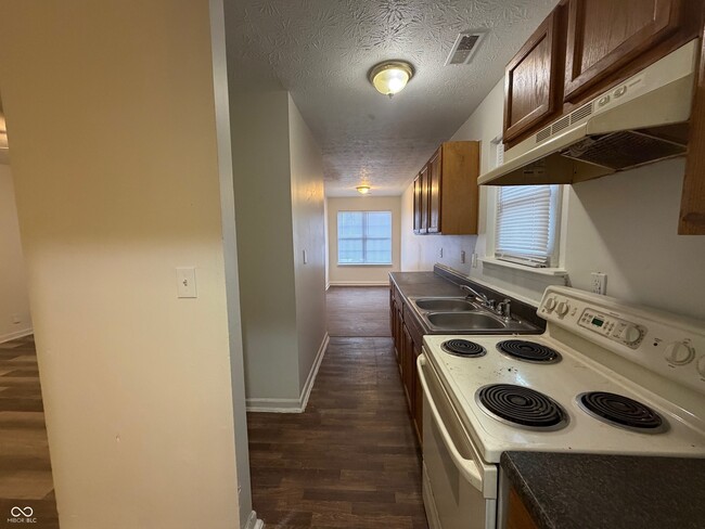 Building Photo - 4930 Elliott Ave