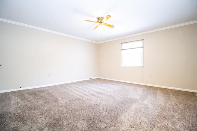 Building Photo - 2038 Airline Ave