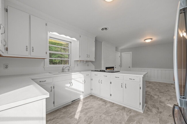 Building Photo - 2405 Jefferson Dr