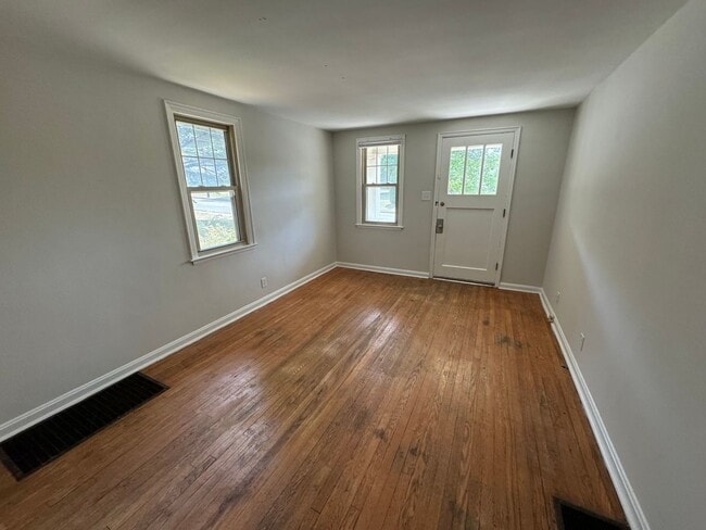 Building Photo - MT AIRY - Charming 3 bed 1 bath cape cod