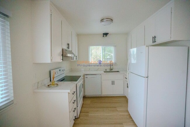 Building Photo - 414 Bancroft Ave