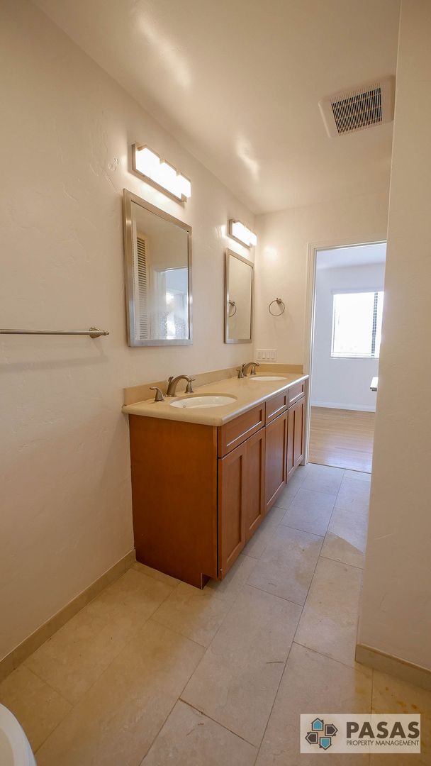 Building Photo - OPEN HOUSE, NOV. 24th at 2 pm - Downtown/Harbor Views!