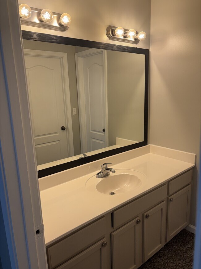 Building Photo - 9150 Cinderhill Cove E