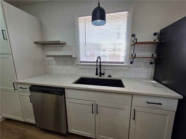 Building Photo - 2302 SE Jayel Terrace