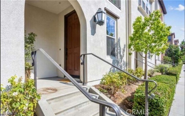 Primary Photo - 905 N Bouquet Ct