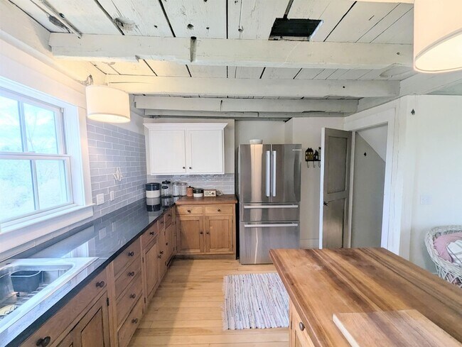 Building Photo - 33 Old Cemetery Rd