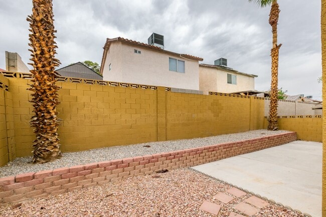 Building Photo - Upgraded 3bedroom house near Buffalo and Washington with easy access to Summerlin Pkwy.