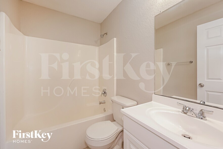 Building Photo - 2565 Vogler Ln