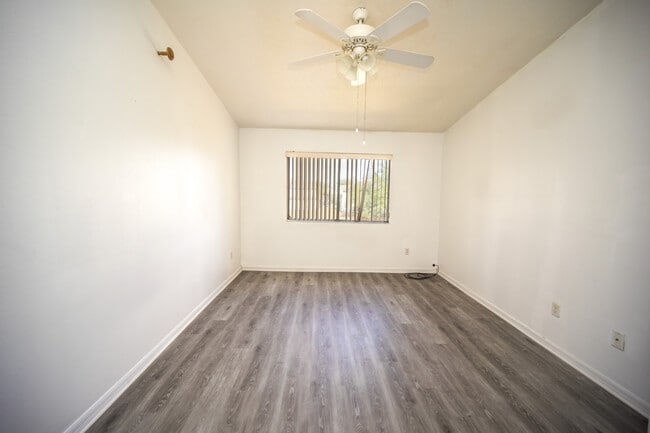 Building Photo - ICW-873 Caribbean Dr.
