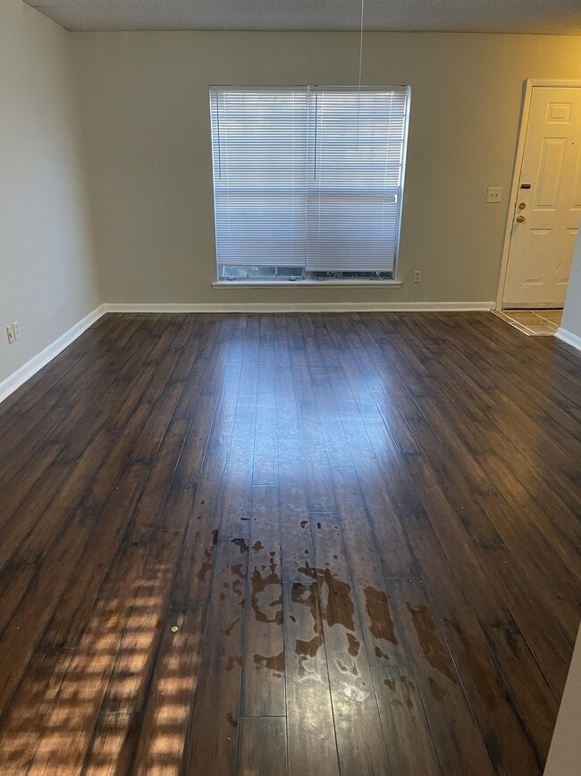 Building Photo - 1805 Tall Pines Cir