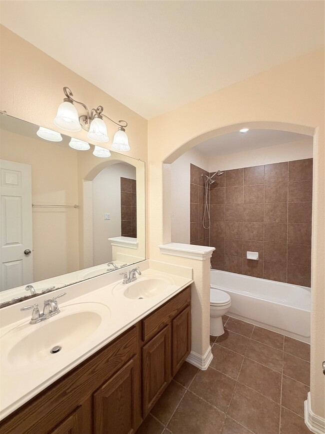 Building Photo - 28015 Silverstream Ct