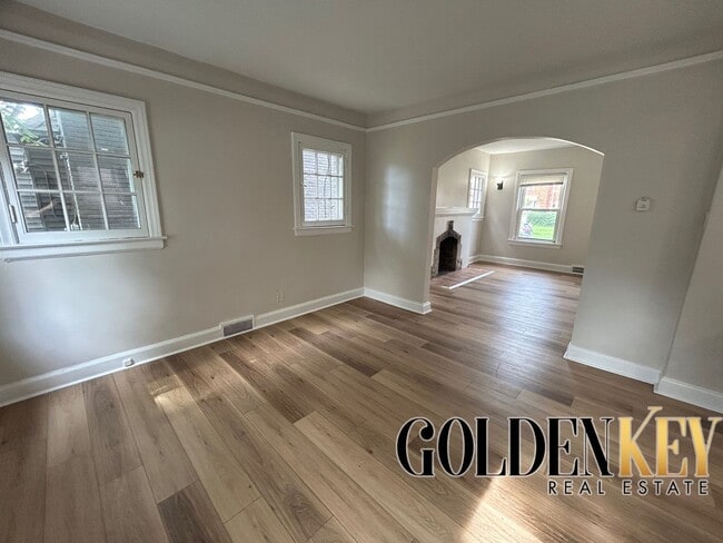 Building Photo - LARGE WESTSIDE FULLY REHABBED HOME -  3 be...