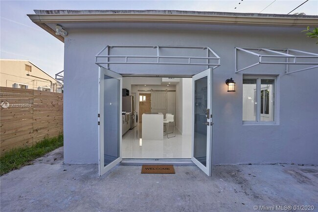 Building Photo - 2601 24th SW Ave