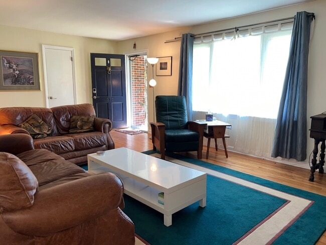 Building Photo - 727 Banks Terrace SE