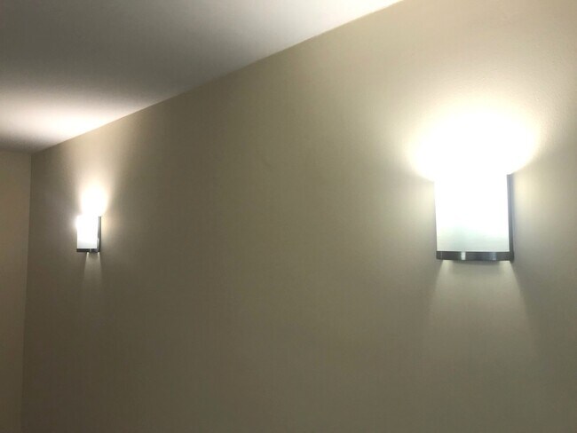 Building Photo - 725 Busse Hwy