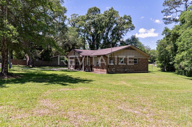 Building Photo - Charming 3 Bedroom/2 Bathroom Home in Sara...
