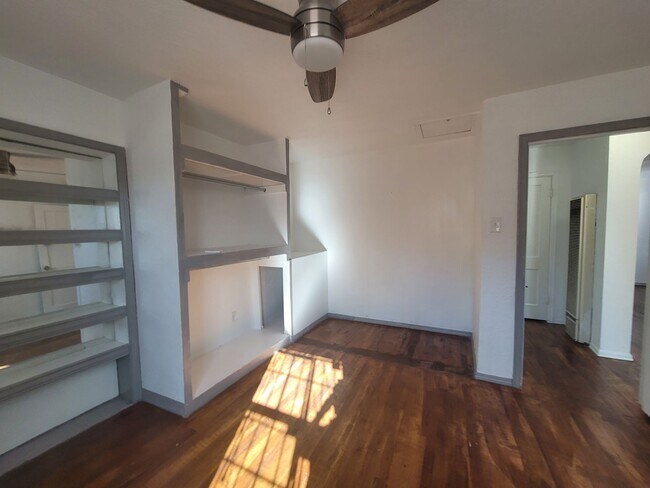 Building Photo - Ready to View!!