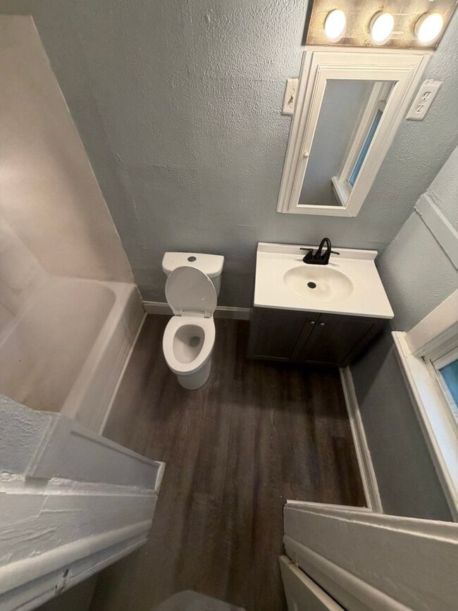 Building Photo - 736 Lawndale Ave