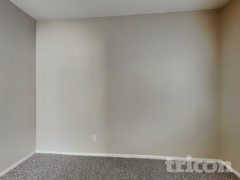Building Photo - 4843 S Liverpool Cir