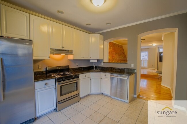 Building Photo - 615 S Glover St