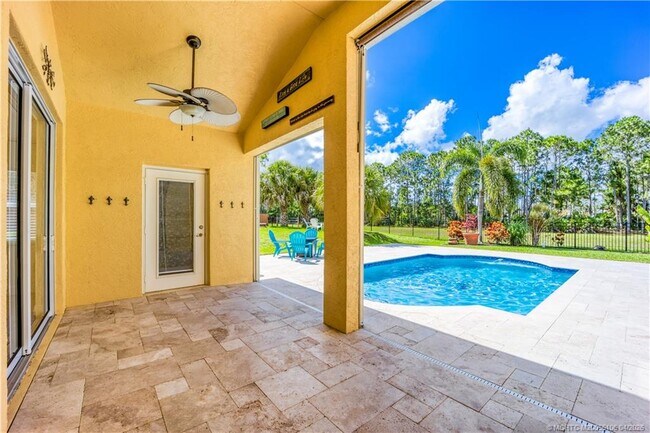 Building Photo - 5936 NW Brenda Cir