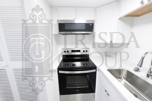 Building Photo - Move In Ready! North Hills School District, Parking, Updated 2 BR, Quartz Countertops, AC, Laundr...