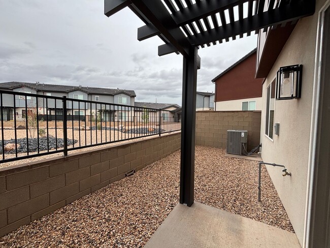 Building Photo - BRAND NEW END TOWNHOME FOR RENT!