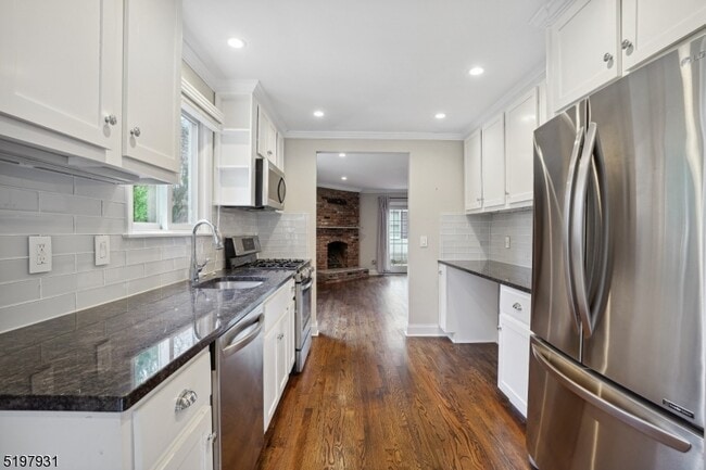 Building Photo - 25 Ruthven Pl