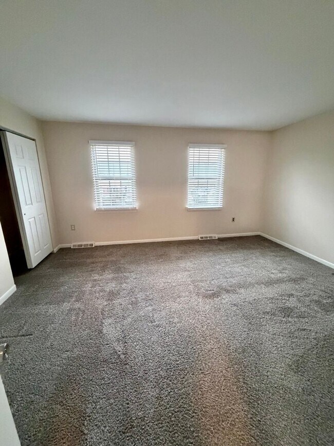 Building Photo - Welcome to White Chapel!