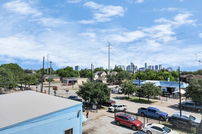 Building Photo - 2421 Wentworth St