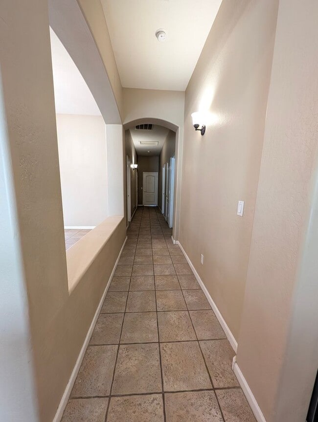 Building Photo - AVAILABLE NOW IN HIGLEY GROVES!!!!