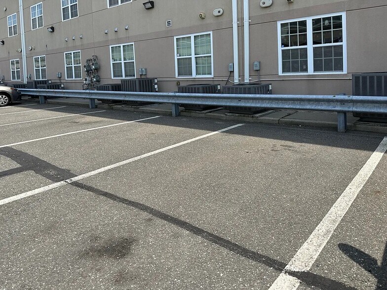 Building Photo - 10220 Rockaway Beach Blvd