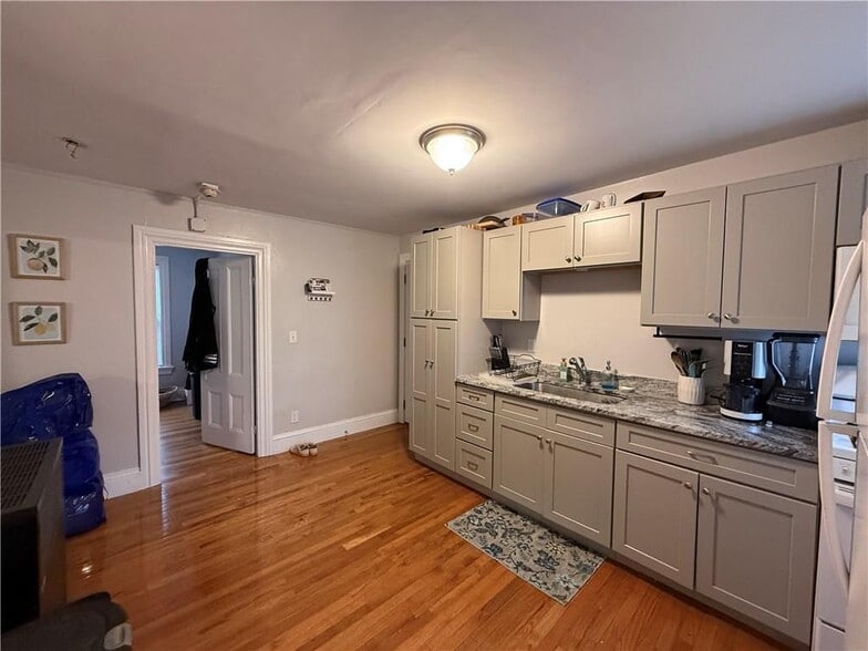 Building Photo - 251 High St