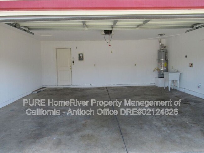 Building Photo - 2121 Banyan Way
