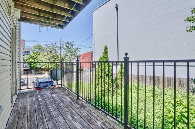 Building Photo - 205 Halladay St