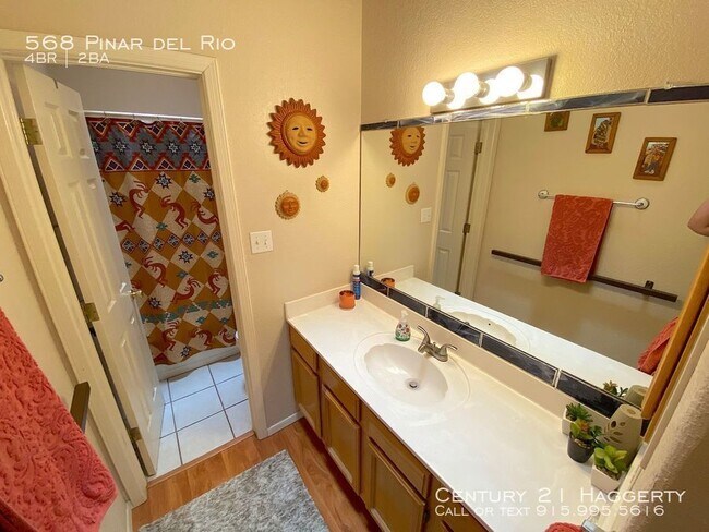 Building Photo - 568 Pinar Del Rio Dr