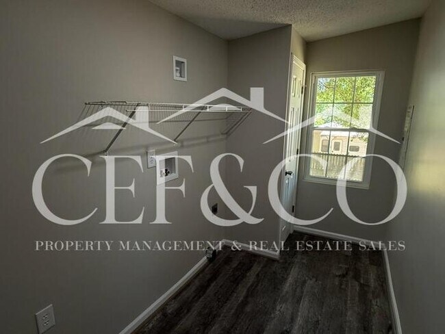 Building Photo - Large 4 bedroom 2 bathroom home now available in Cowpens!