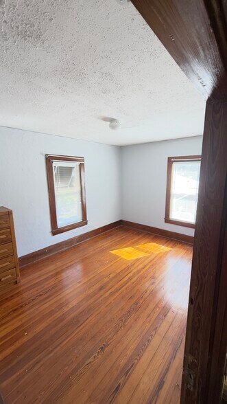 Second bedroom - 136 S Peninsula Dr