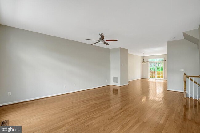 Building Photo - 6927 Rolling Creek Way