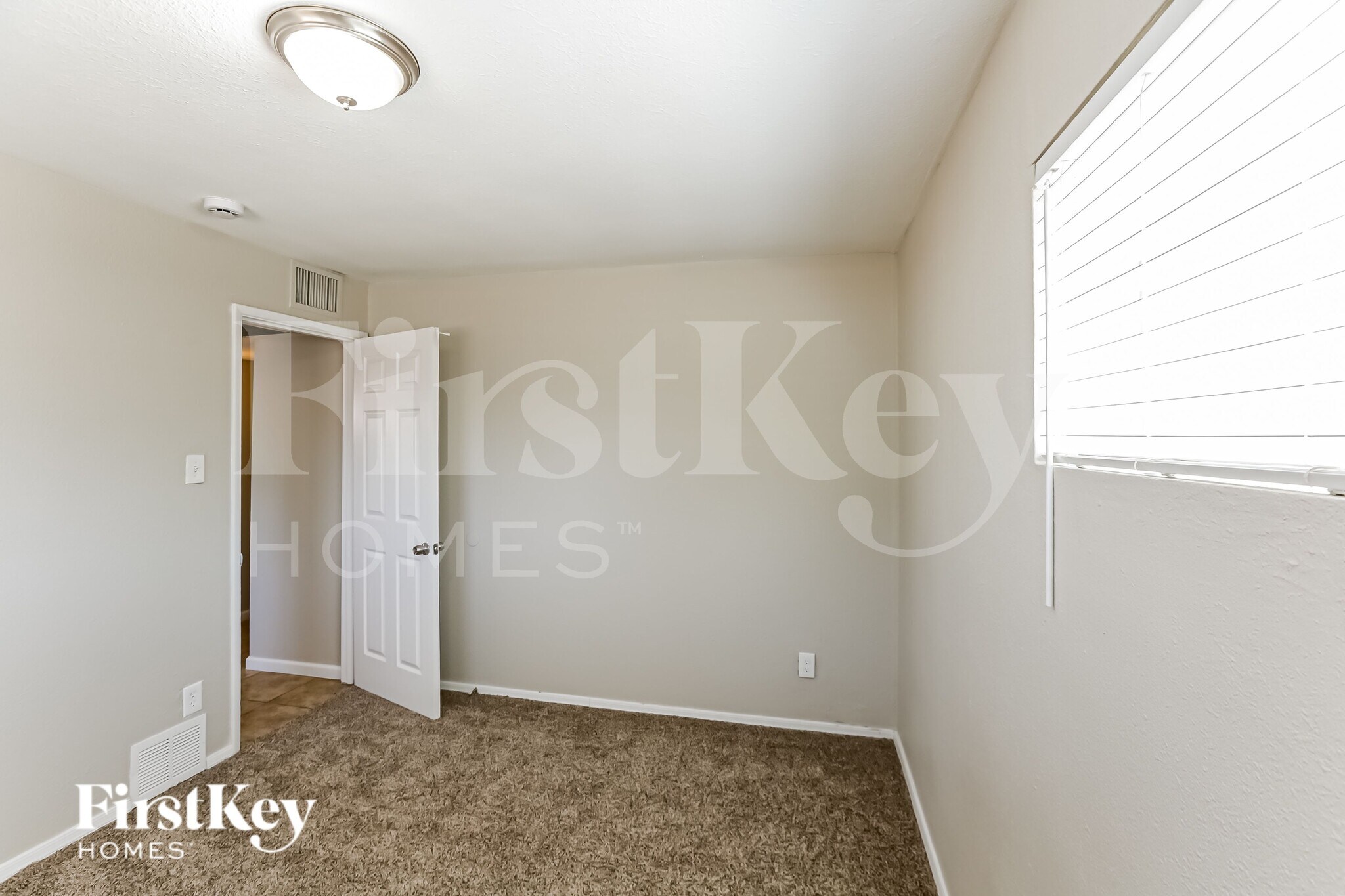 Building Photo - 2711 W Elm St