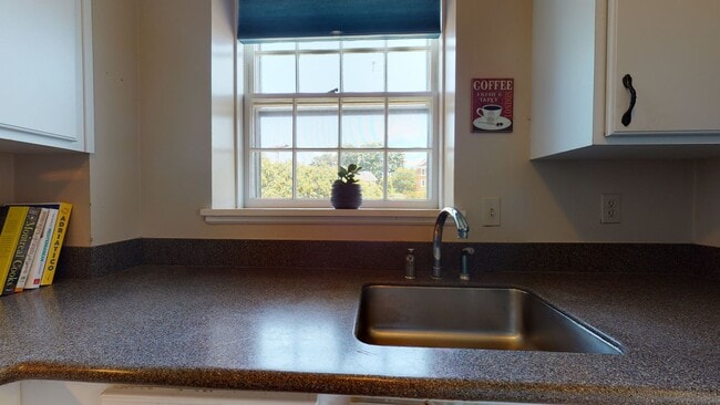 Building Photo - McLean Gardens 1,000 Sq Foot Loft Style Ap...