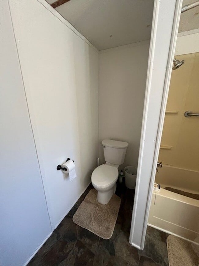 Building Photo - Welcome to this charming 2-bedroom, 1.5-bathroom home located in the desirable area of Leland, NC