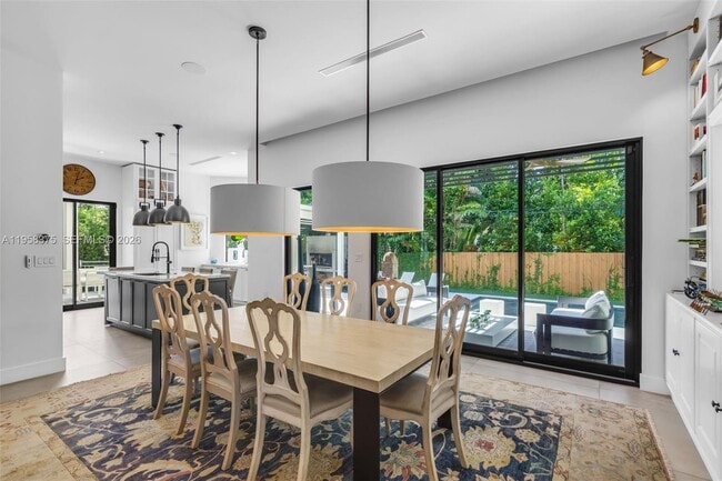 Building Photo - 420 Palmwood Ln