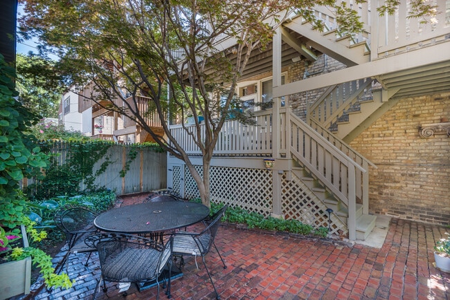 Building Photo - 3826 N Monticello Ave