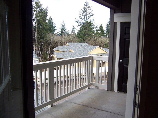 Building Photo - Grand Oaks 2 bedroom Condo