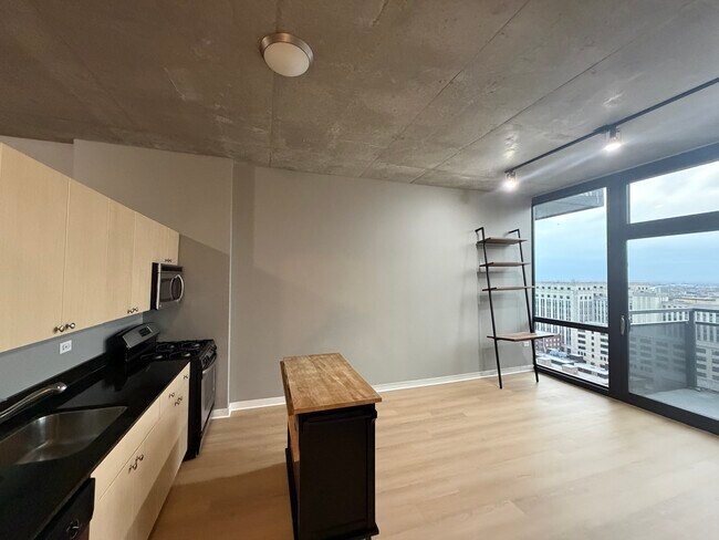 Building Photo - 235 W Van Buren St