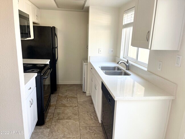 Building Photo - 3222 E Harvard St