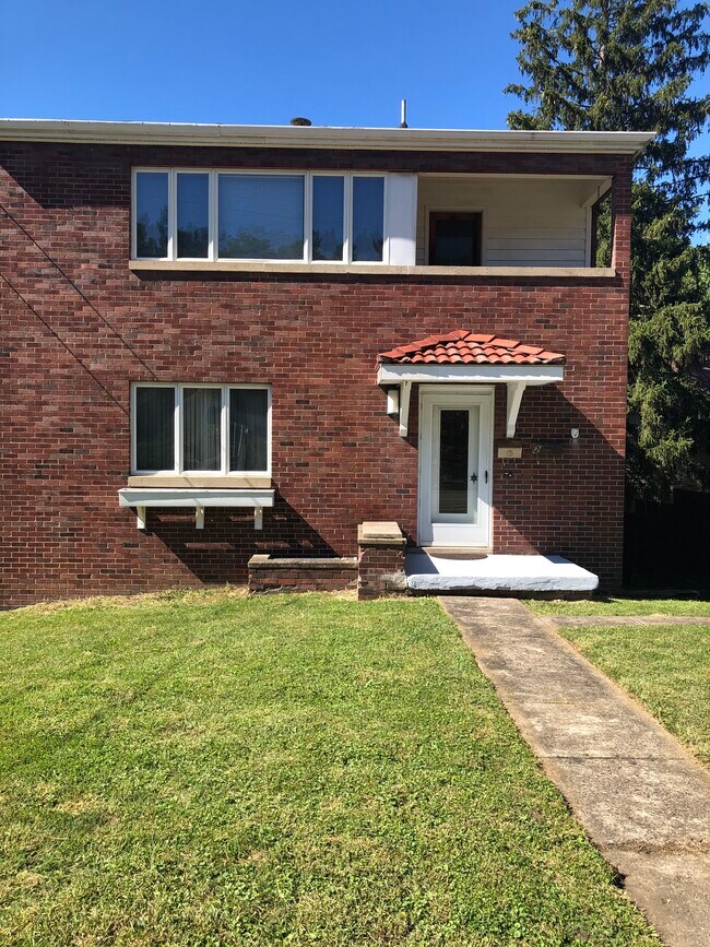 Primary Photo - 324 S High St