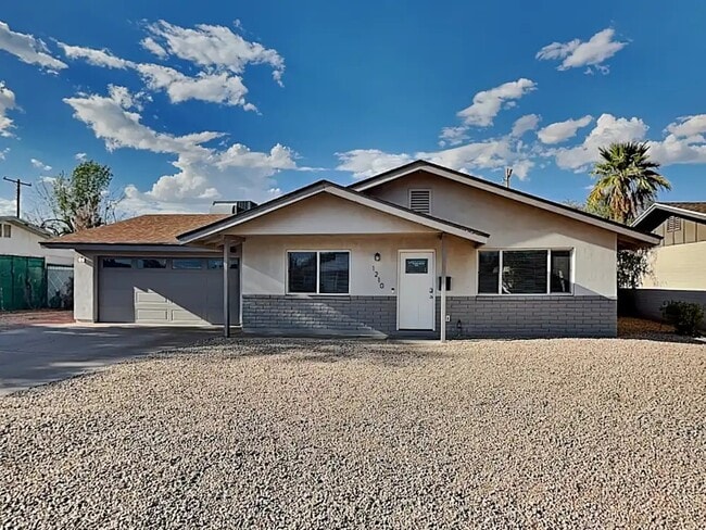 Primary Photo - 1211 W Elna Rae St