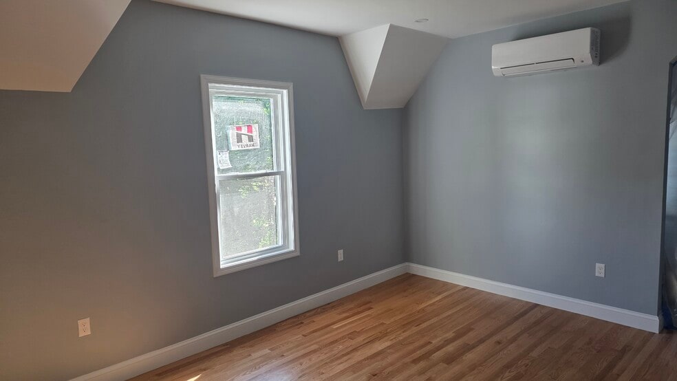 Building Photo - 43 Paine St